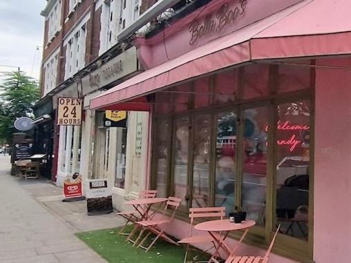 Prime Location - Stylish Retreat - Wifi & Netflix Apartment London