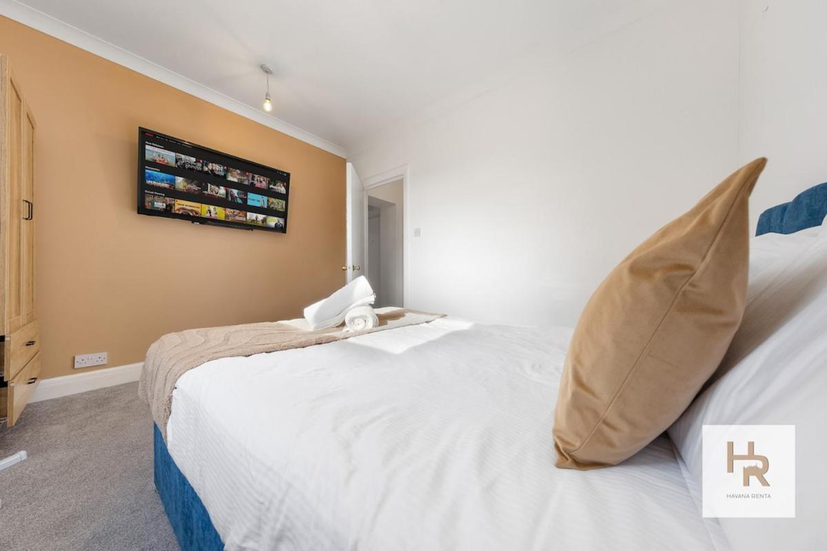 Prime Location - Stylish Retreat - Wifi & Netflix *