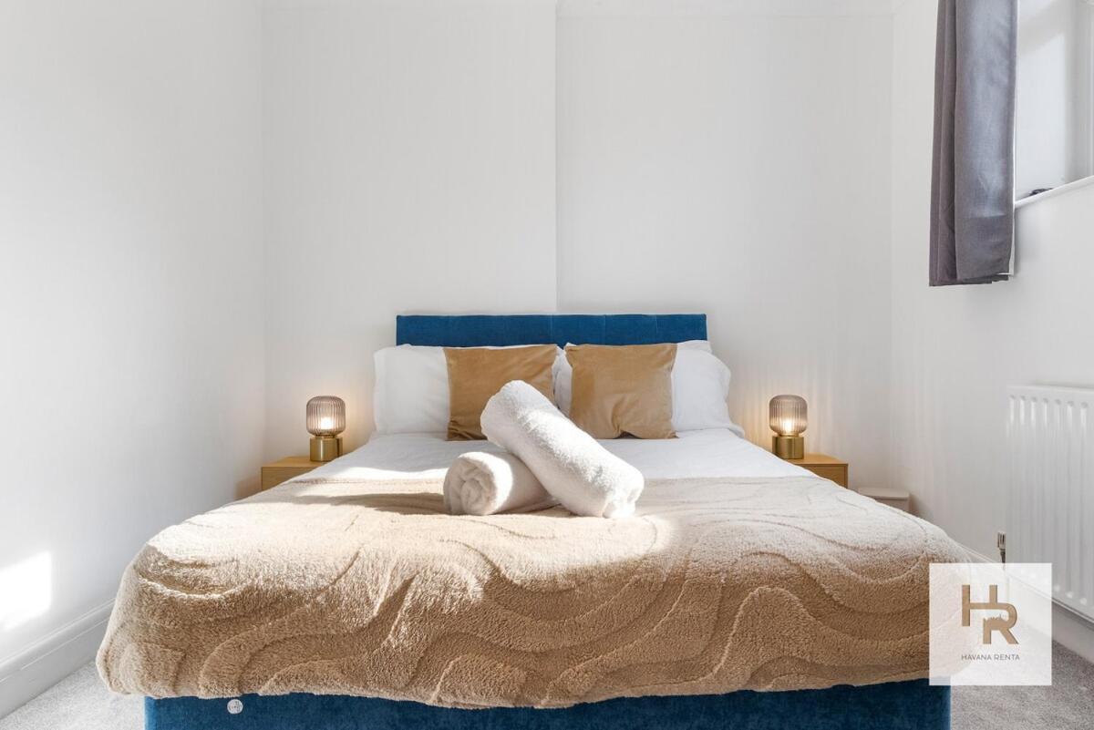 Prime Location - Stylish Retreat - Wifi & Netflix