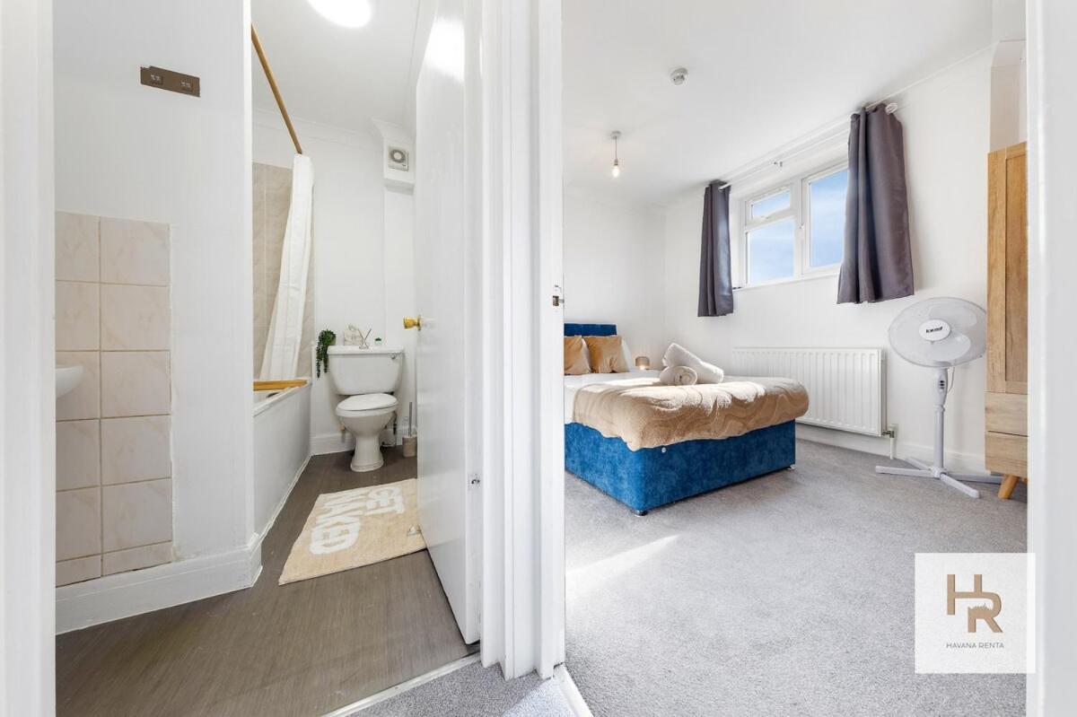 Apartment Prime Location - Stylish Retreat - Wifi & Netflix *