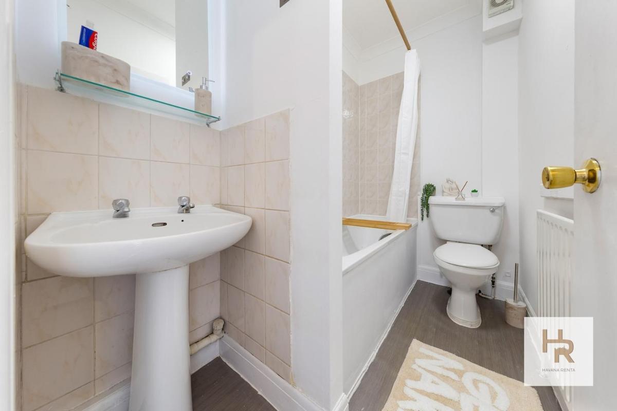 Prime Location - Stylish Retreat - Wifi & Netflix Apartment London