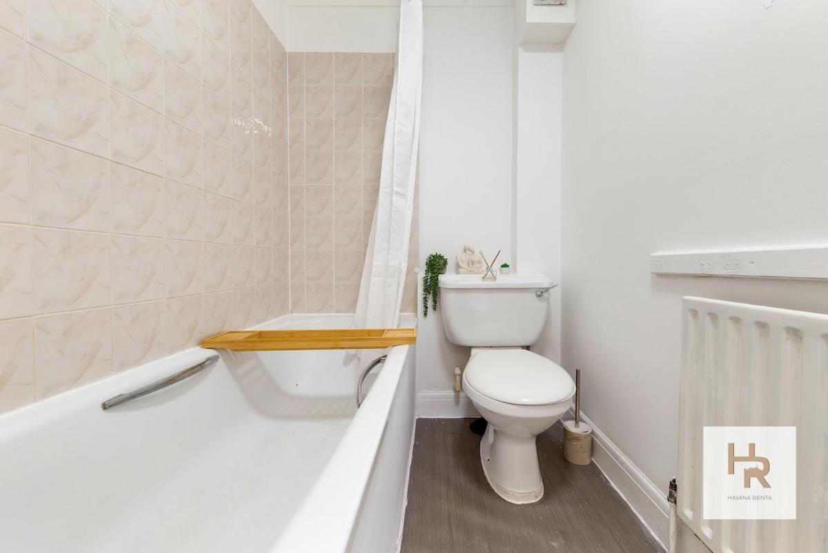 Prime Location - Stylish Retreat - Wifi & Netflix London