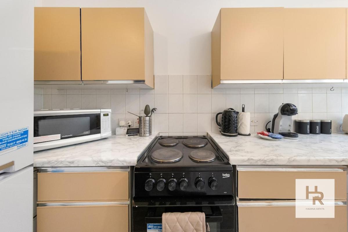 Apartment Prime Location - Stylish Retreat - Wifi & Netflix *