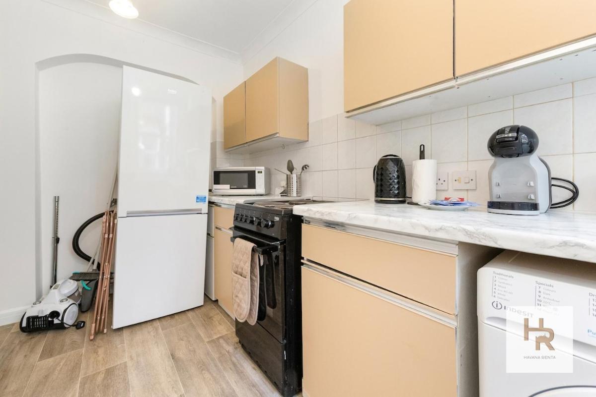 Apartment Prime Location - Stylish Retreat - Wifi & Netflix London