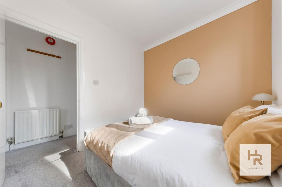 Prime Location - Stylish Retreat - Wifi & Netflix