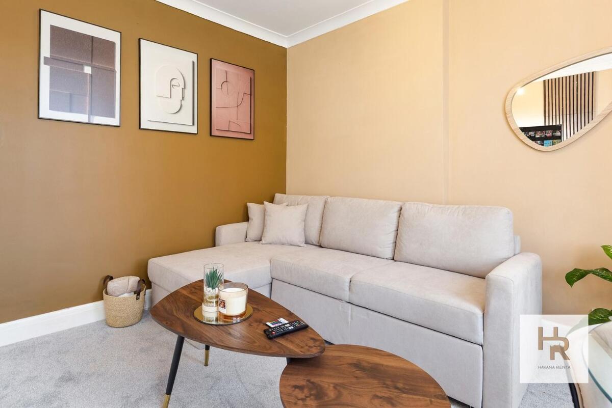 Prime Location - Stylish Retreat - Wifi & Netflix London
