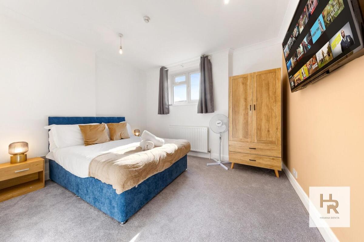 Prime Location - Stylish Retreat - Wifi & Netflix * London