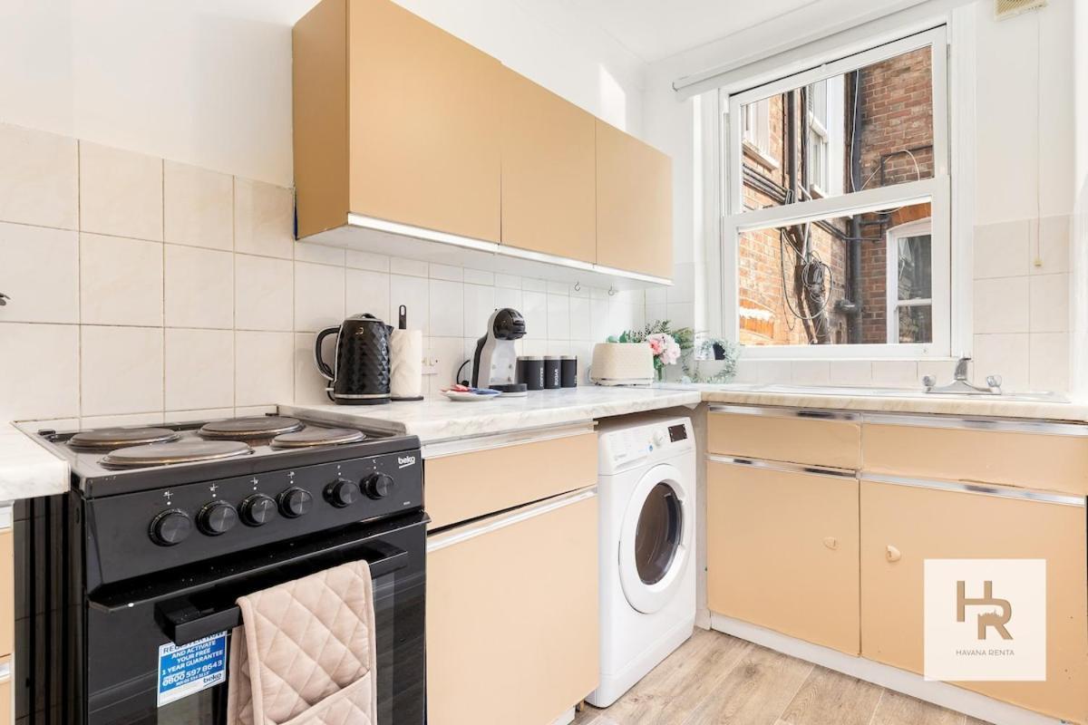 Apartment Prime Location - Stylish Retreat - Wifi & Netflix *