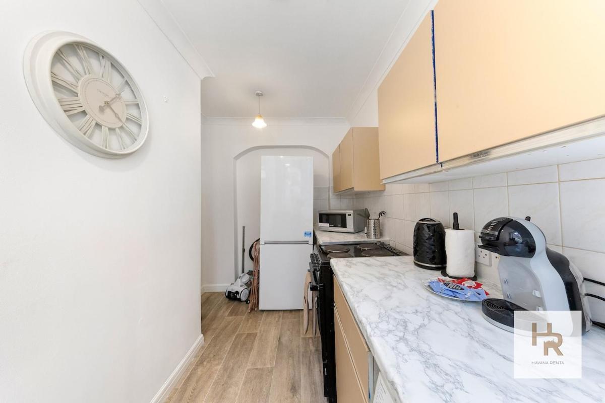 Prime Location - Stylish Retreat - Wifi & Netflix Apartment London