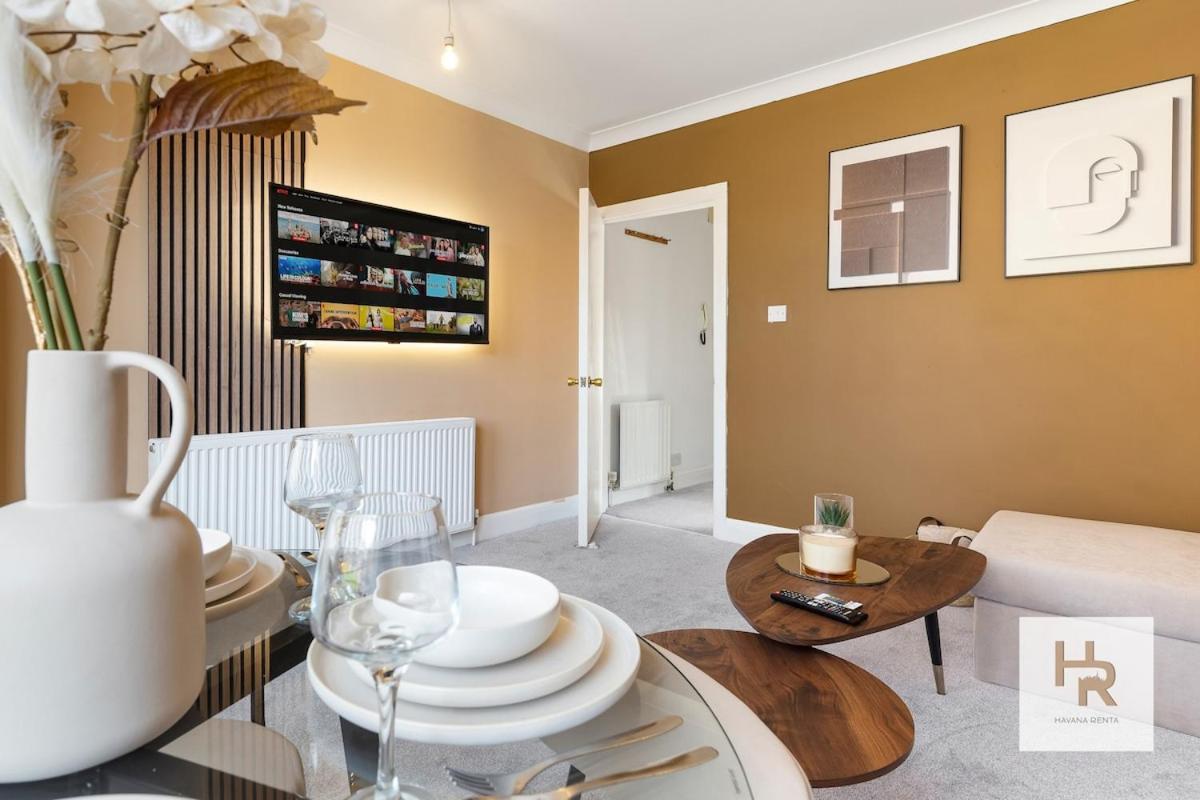 Prime Location - Stylish Retreat - Wifi & Netflix London