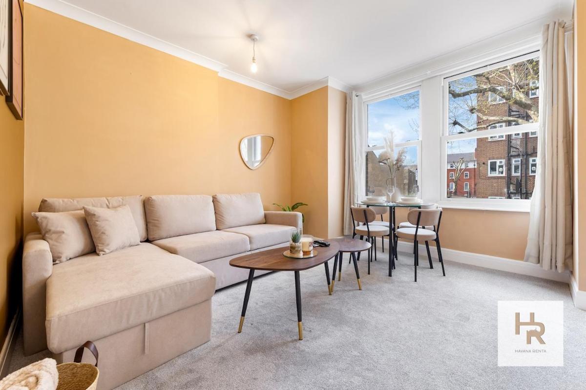 Apartment Prime Location - Stylish Retreat - Wifi & Netflix *