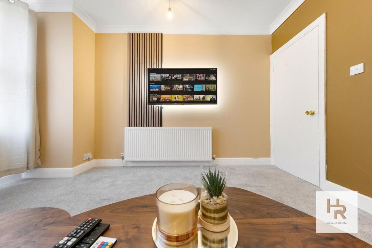 Prime Location - Stylish Retreat - Wifi & Netflix Apartment London
