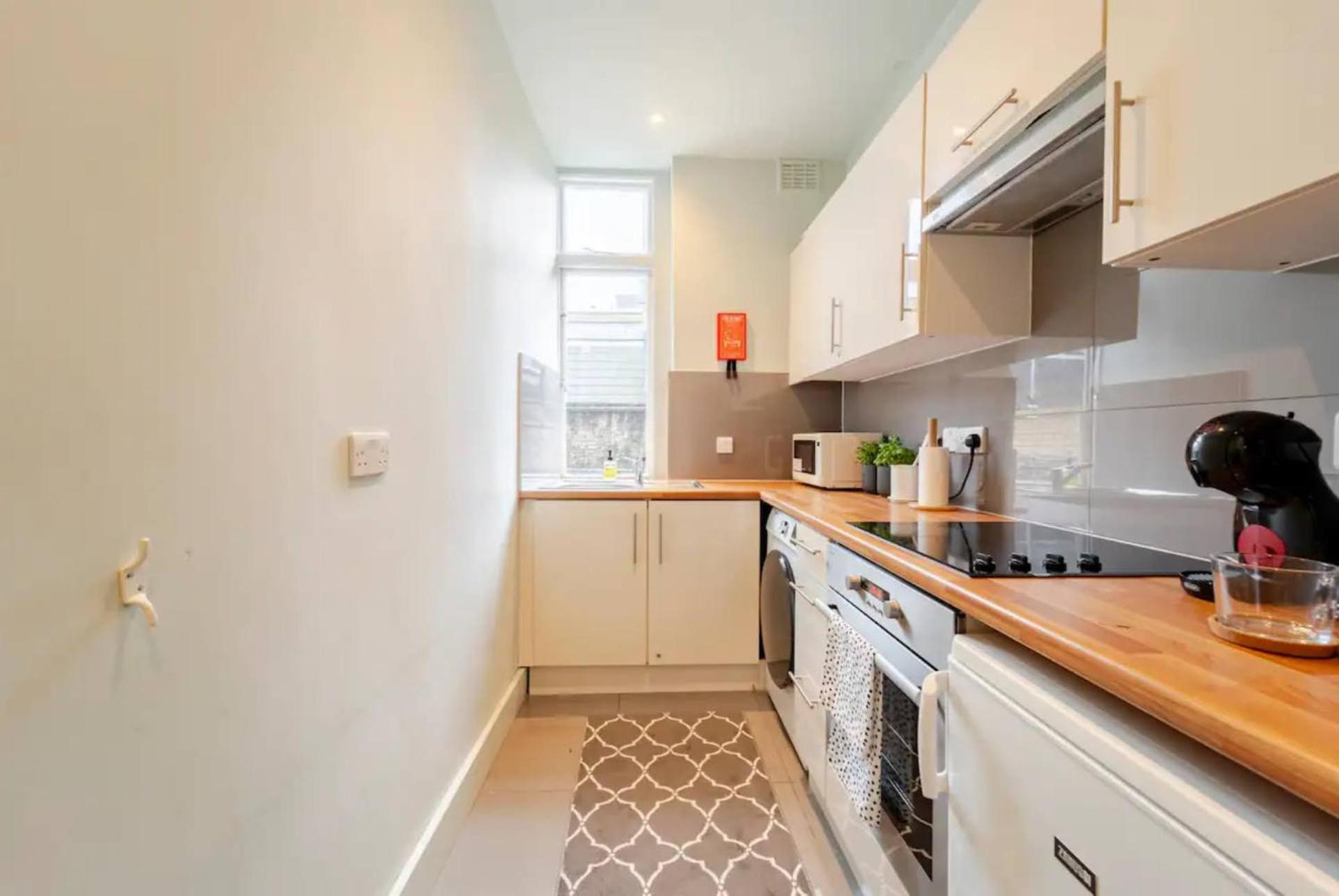 Chic Marylebone Village W Premium Mattress And 55 Inch Tv, By The Design Traveller London