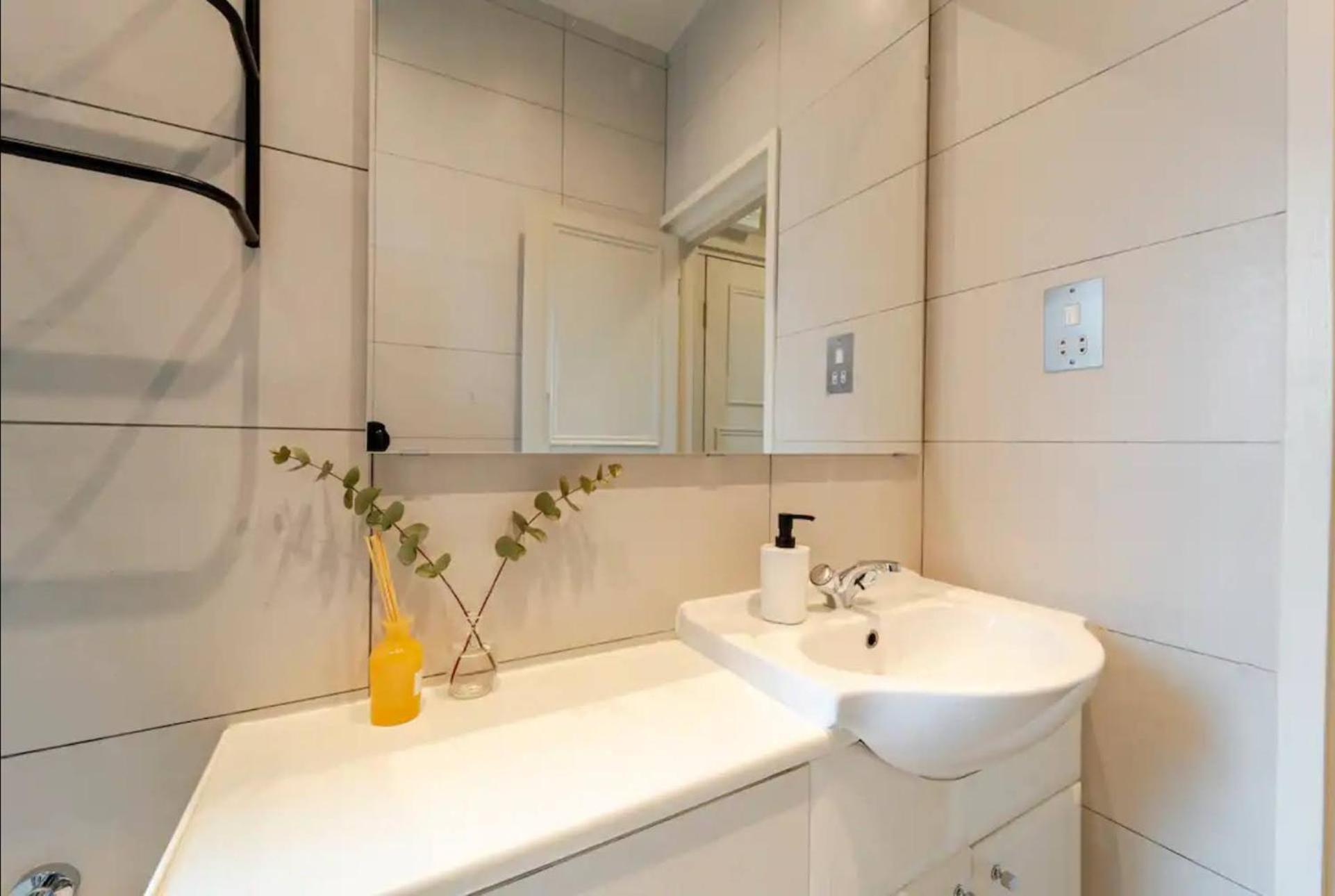 Chic Marylebone Village W Premium Mattress And 55 Inch Tv, By The Design Traveller * London