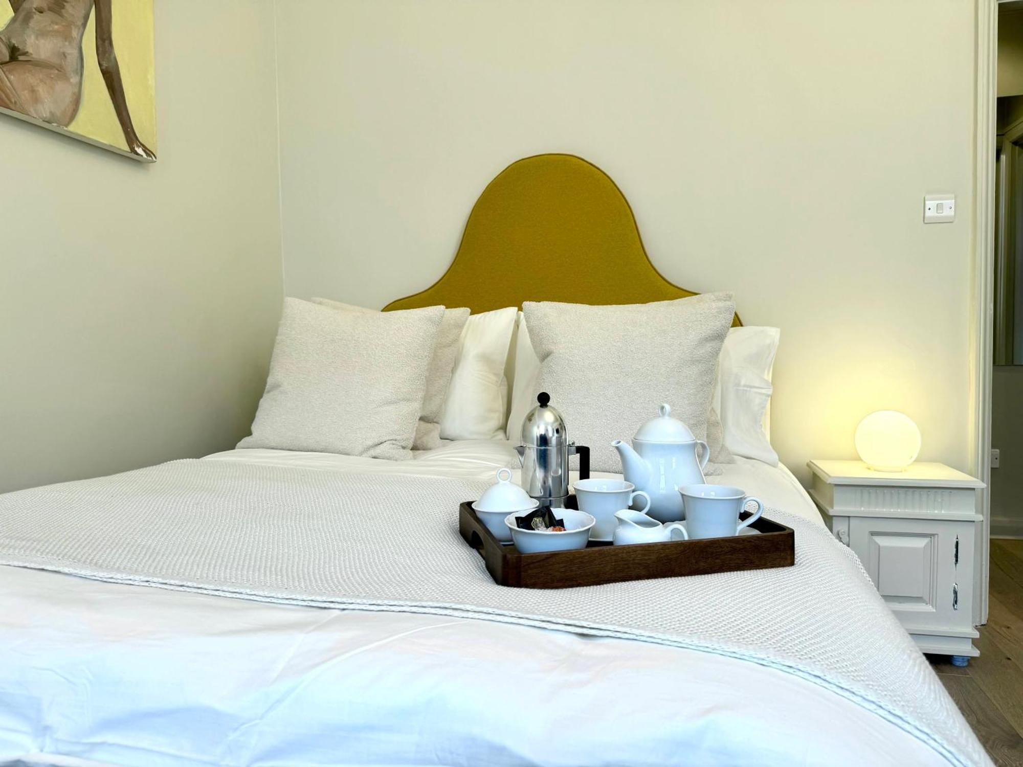 Chic Marylebone Village W Premium Mattress And 55 Inch Tv, By The Design Traveller Apartment