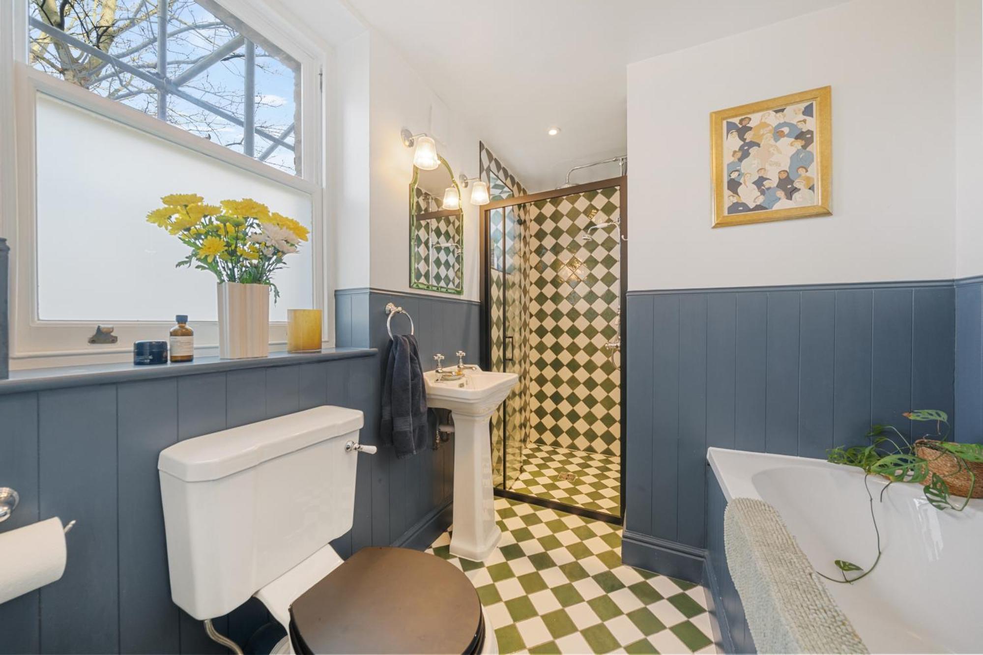 Spacious & Luxurious 2-bedroom Edwardian * London