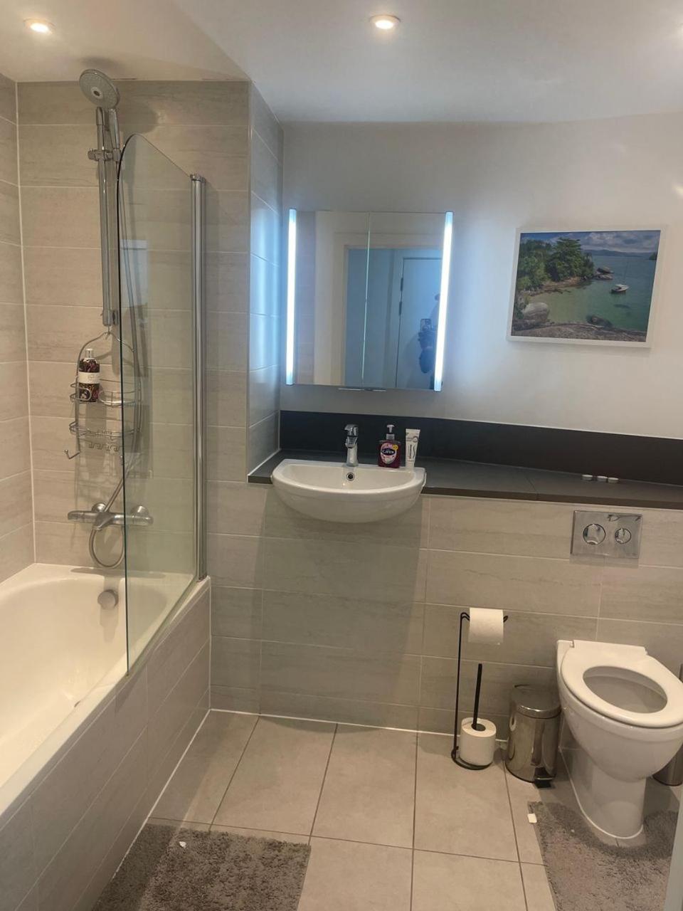 Sweet Ivy One Bedroom Flat * London