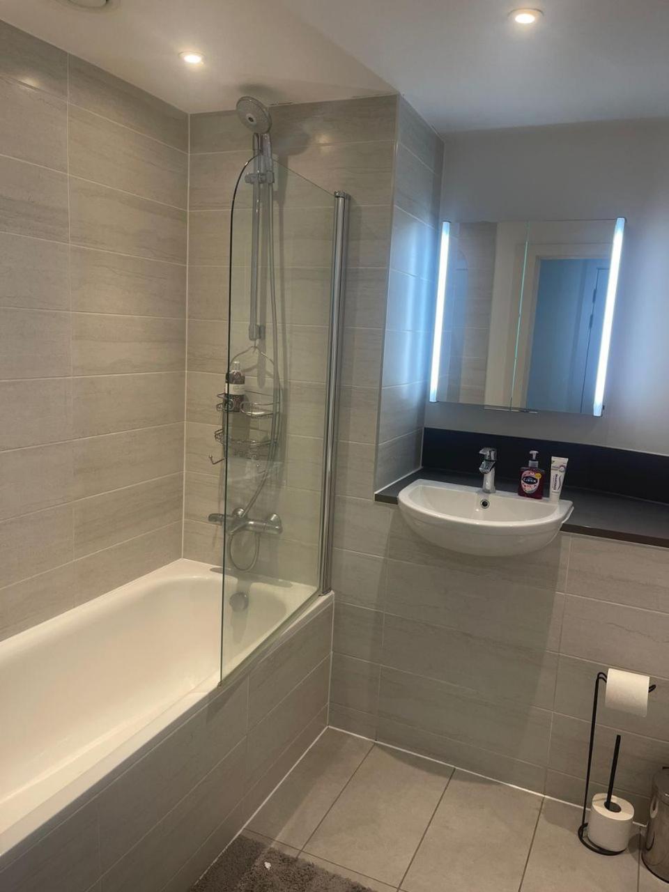 Sweet Ivy One Bedroom Flat *