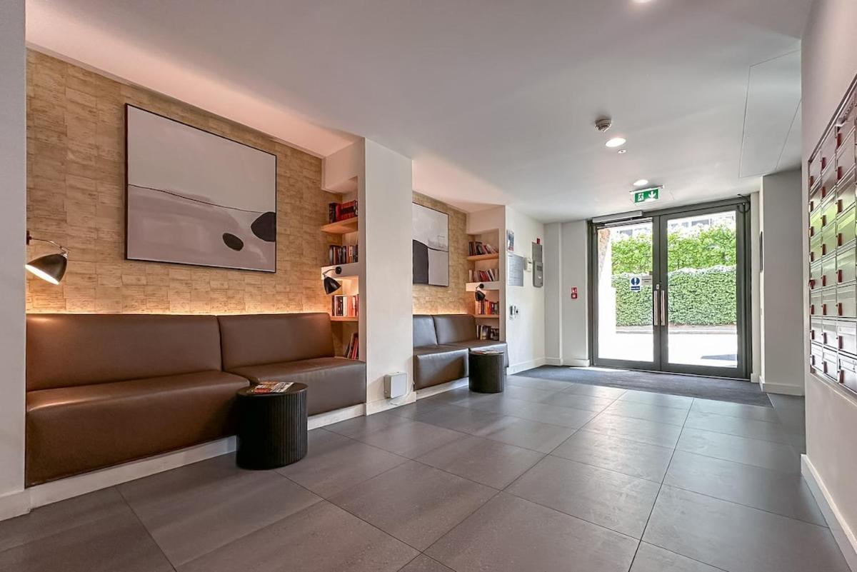 Stunning With Private Terrace Apartment London