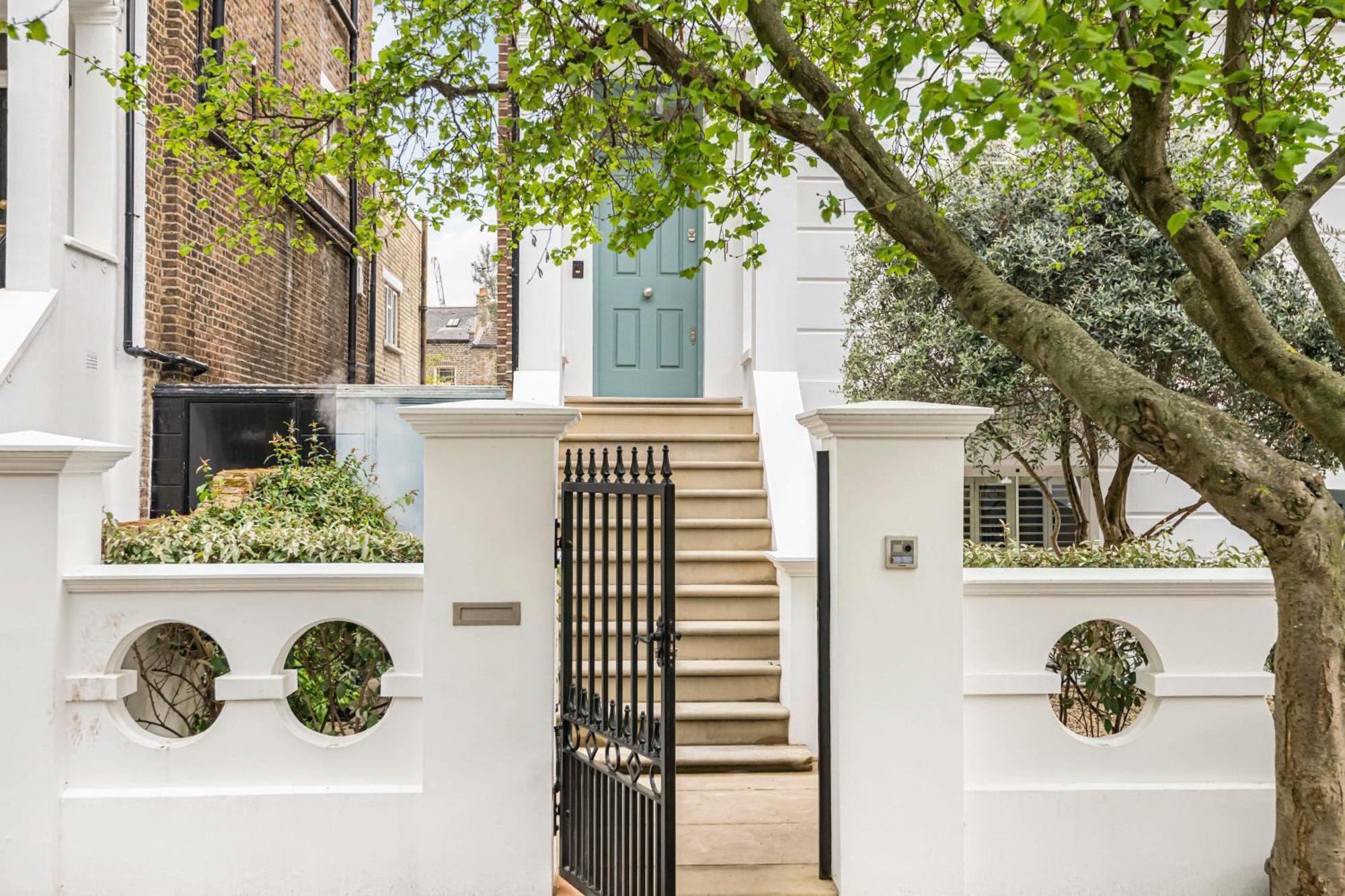 The Grand Camden Garden 4br