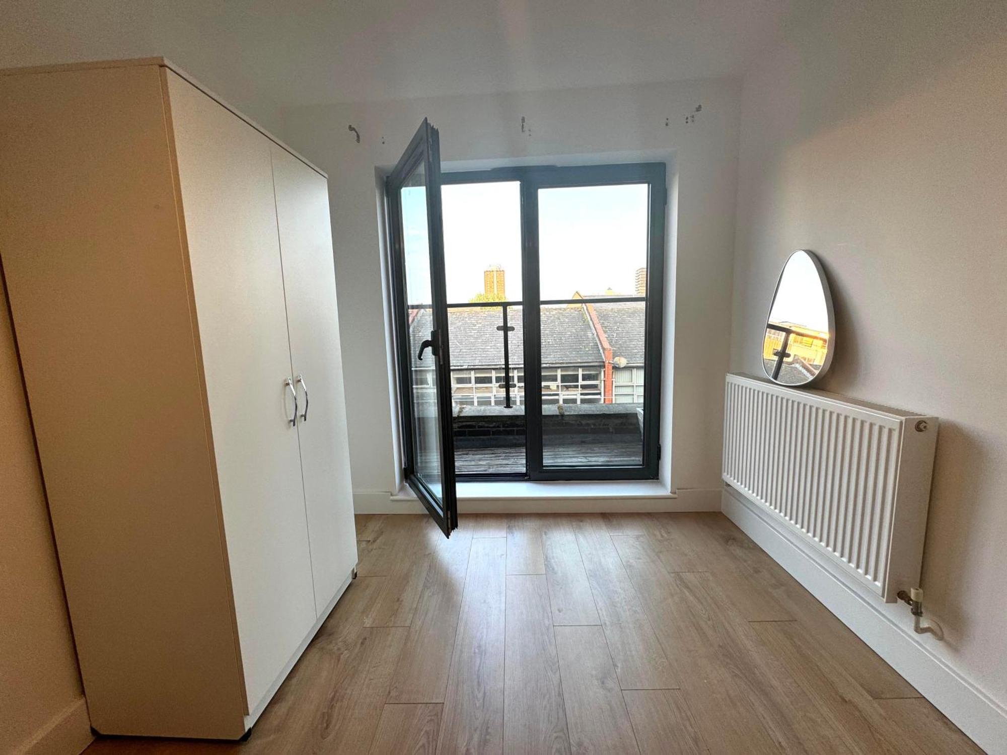 Stunning 2bedroom Flat With 2 Balcony In Whitechapel - 5mins To Aldgate Station Apartment