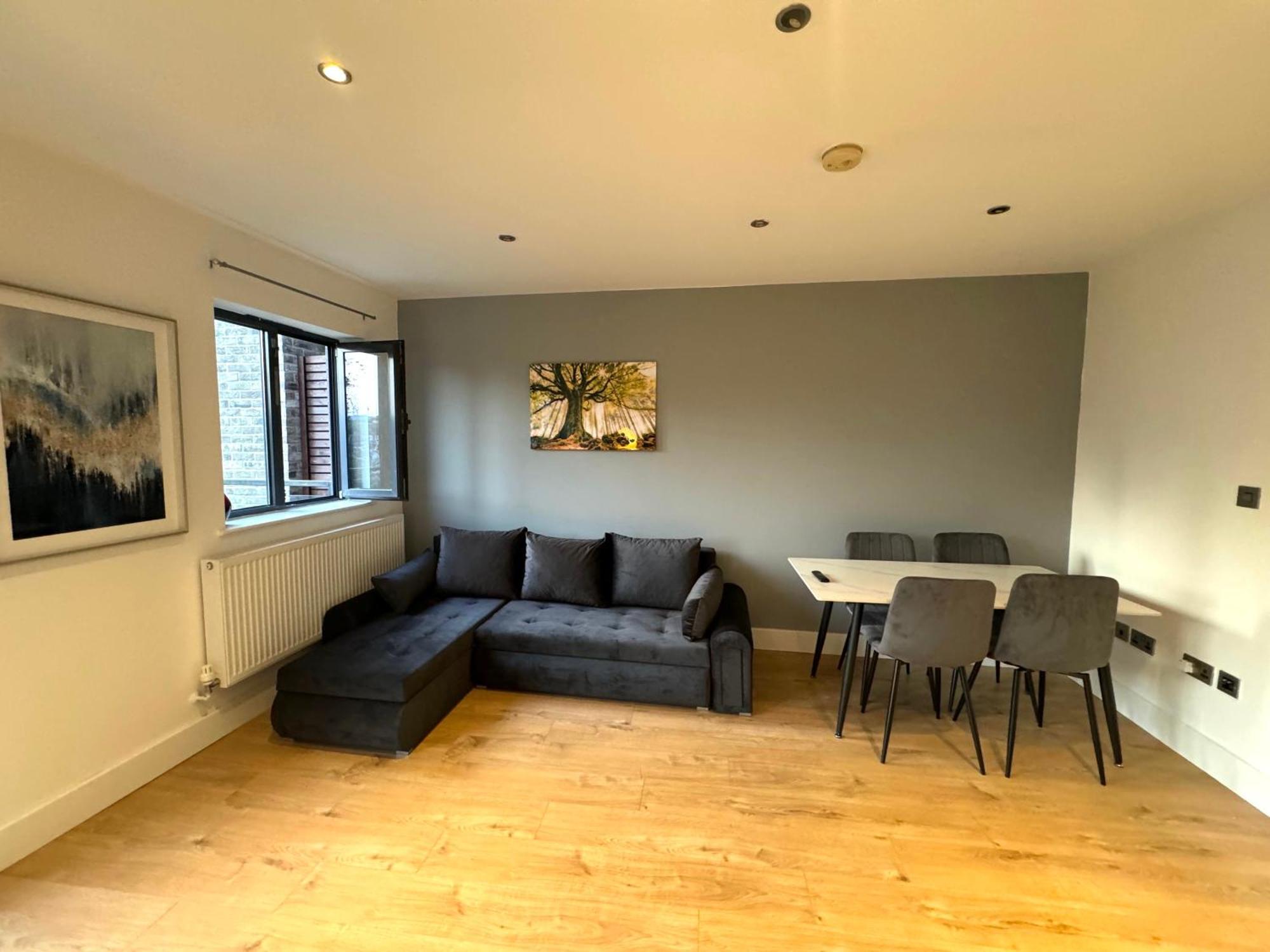 Stunning 2bedroom Flat With 2 Balcony In Whitechapel - 5mins To Aldgate Station * London