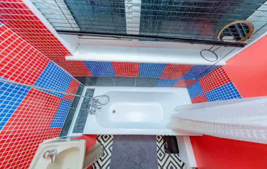 Holiday home The Serene With Hot Tub, Sauna And Cinema Experience