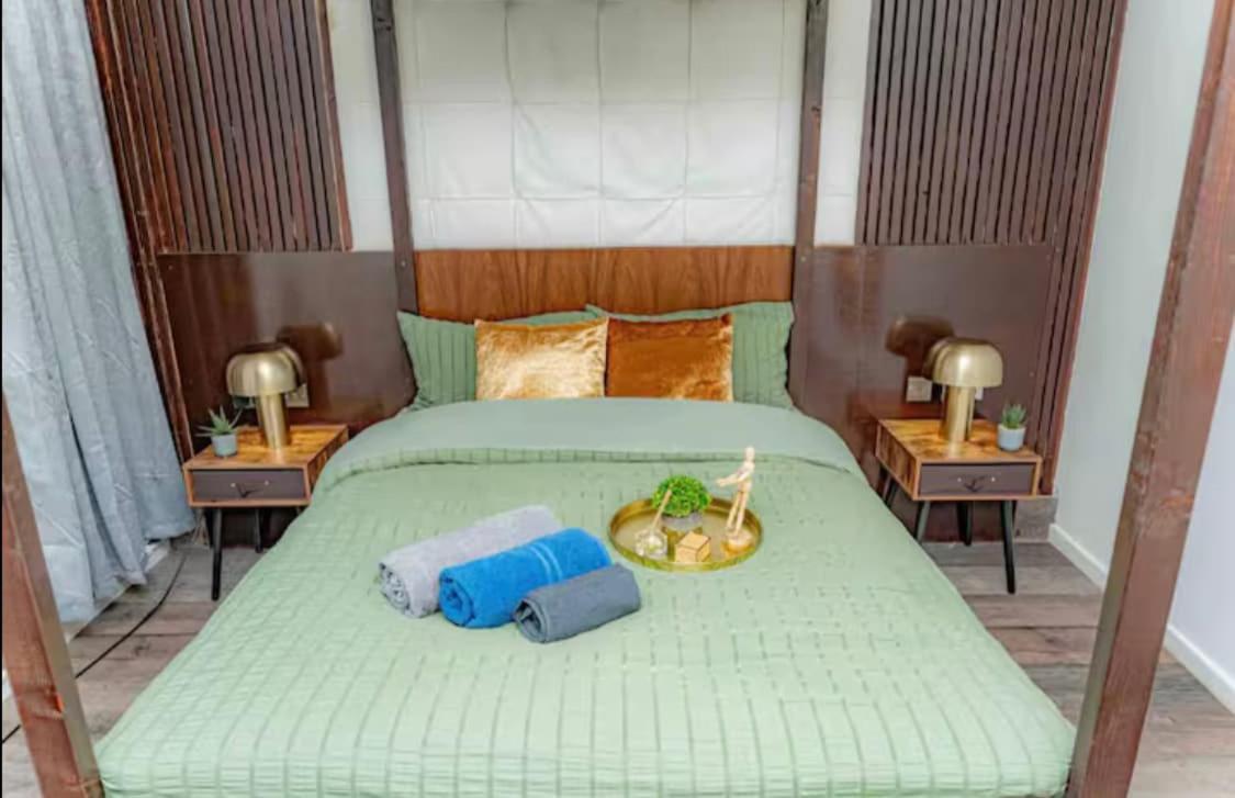 The Serene With Hot Tub, Sauna And Cinema Experience *