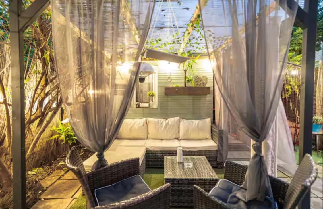 The Serene With Hot Tub, Sauna And Cinema Experience London