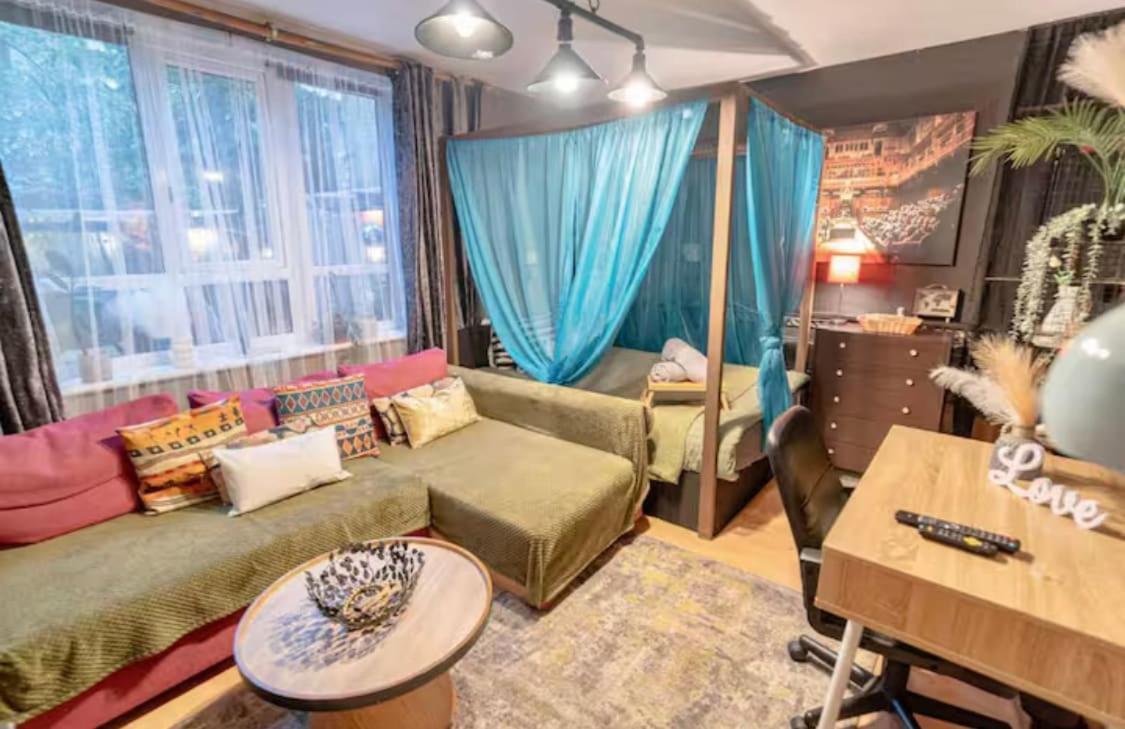 The Serene With Hot Tub, Sauna And Cinema Experience * London