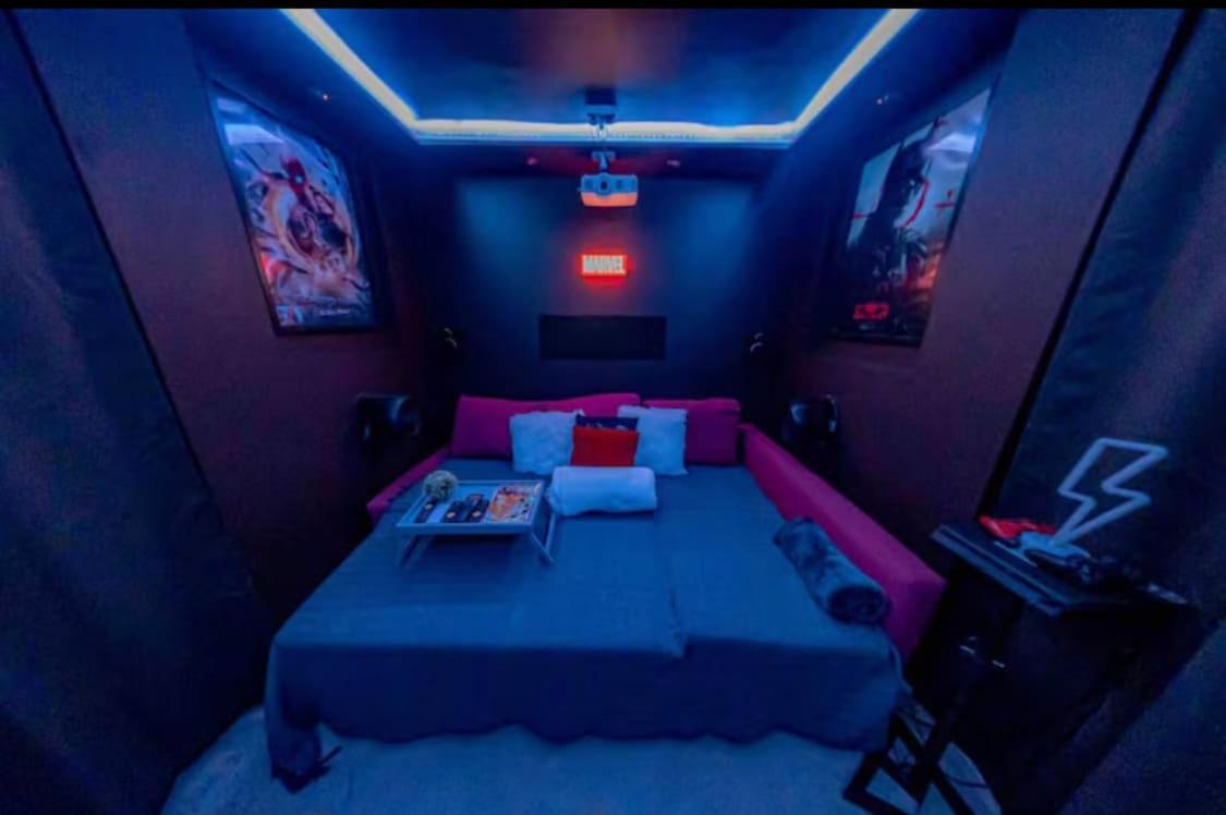 The Serene With Hot Tub, Sauna And Cinema Experience