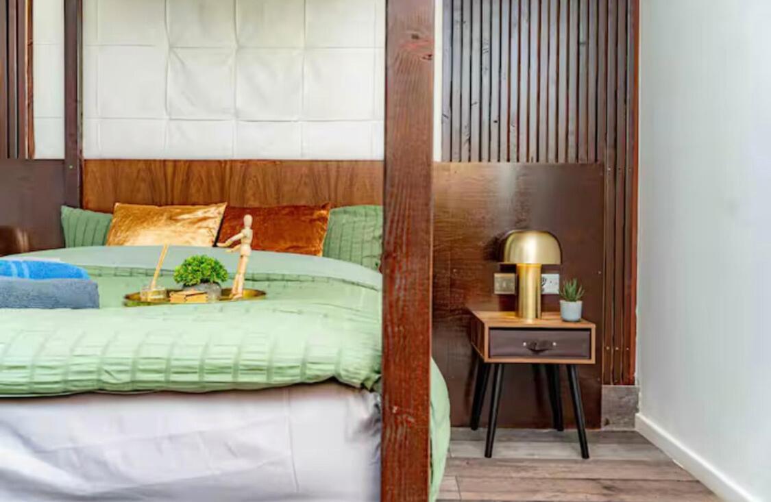 The Serene With Hot Tub, Sauna And Cinema Experience