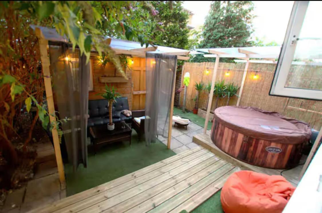 The Serene With Hot Tub, Sauna And Cinema Experience