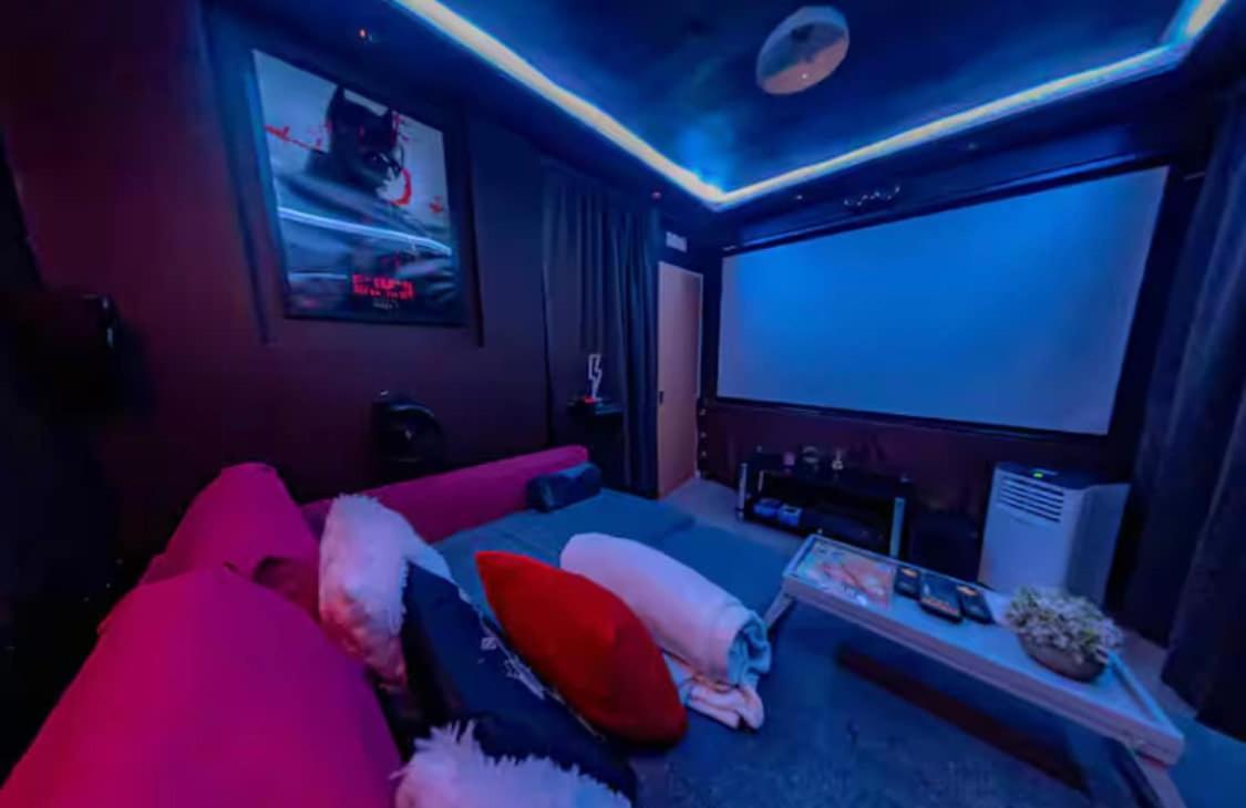 The Serene With Hot Tub, Sauna And Cinema Experience Holiday home