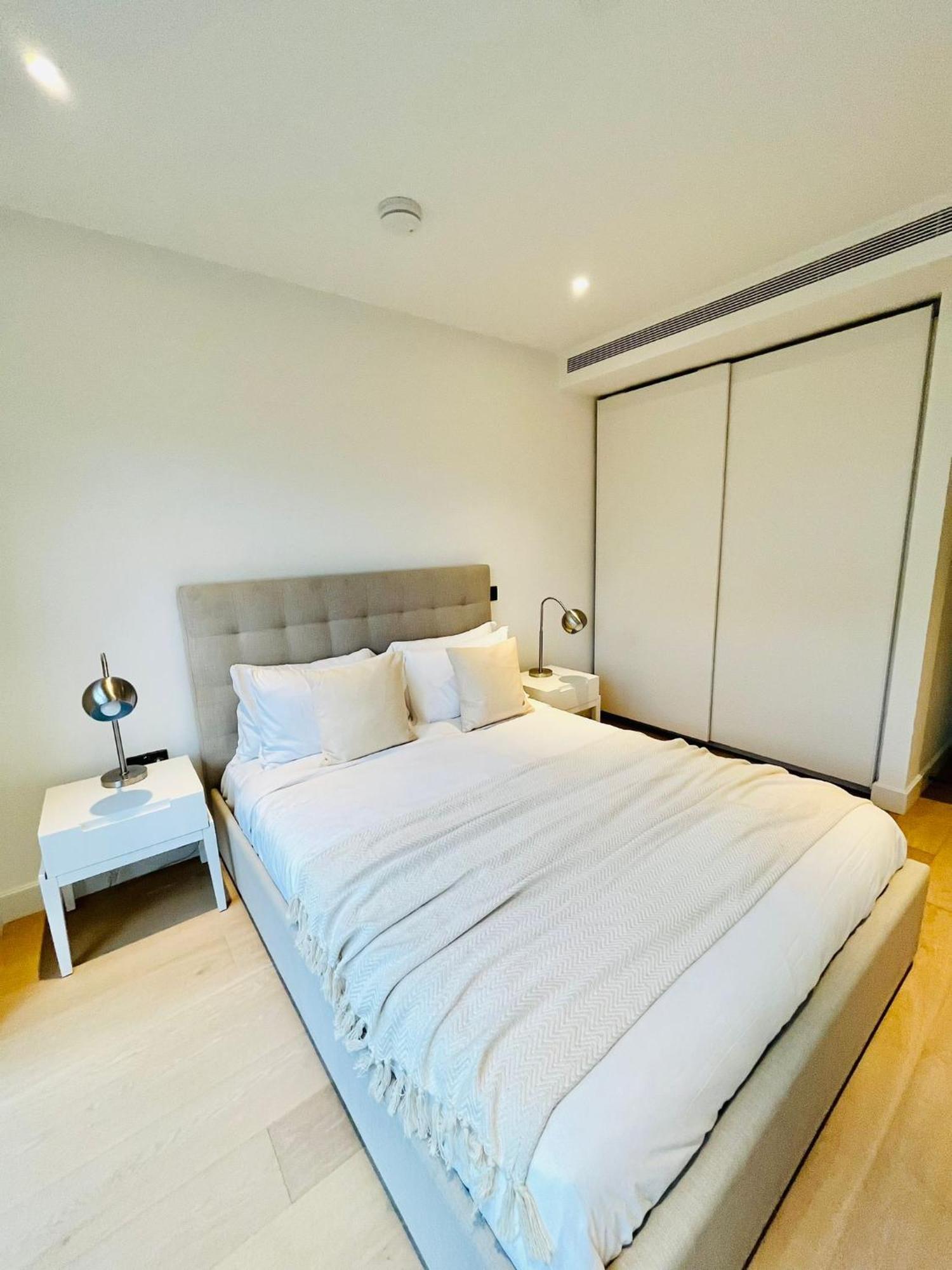 Executive -steps To Tube -quick Access To London
