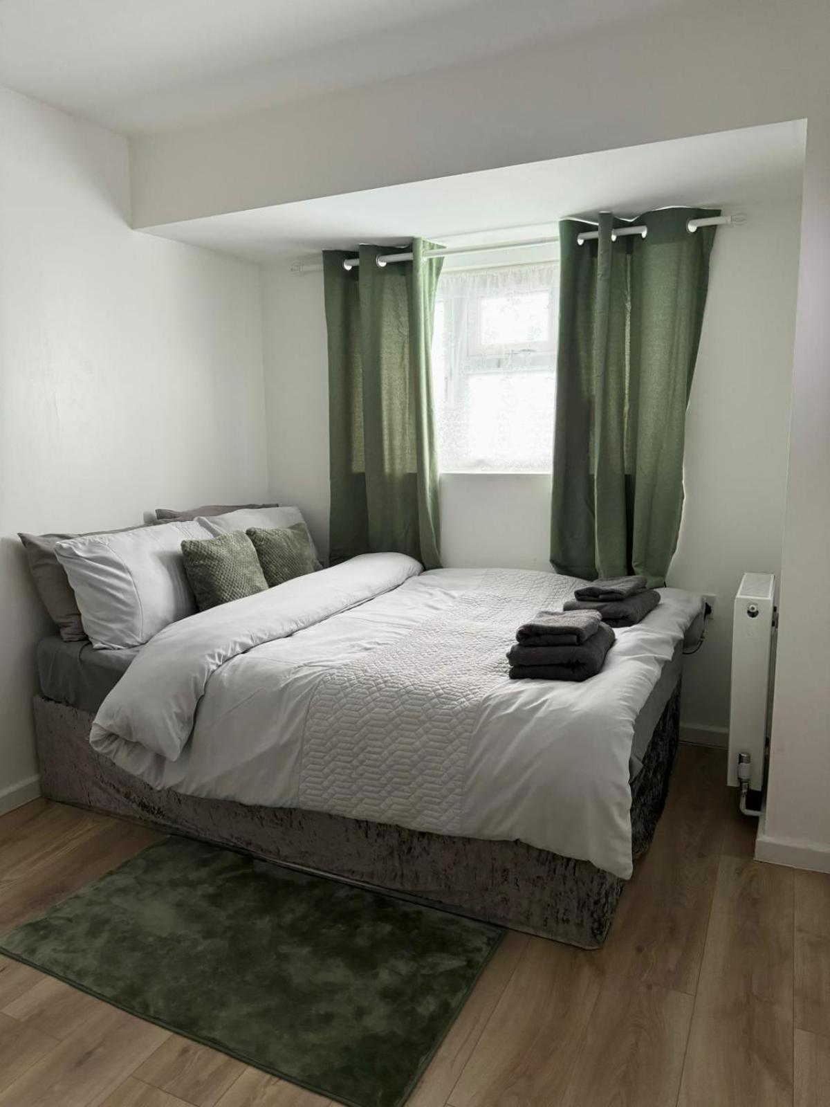 Light & Lamp, En-suite Studio, In Woolwich
