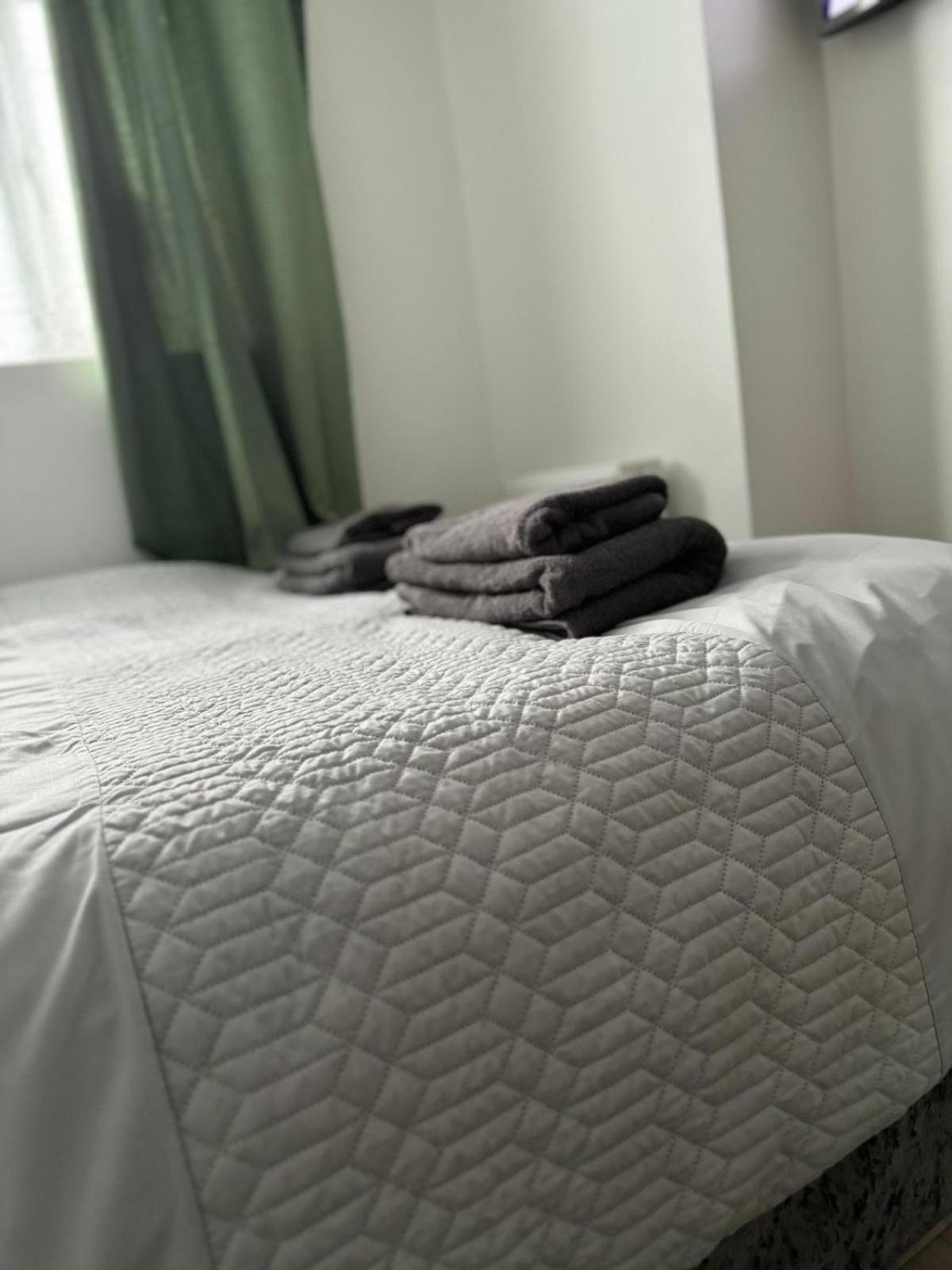 Light & Lamp, En-suite Studio, In Woolwich