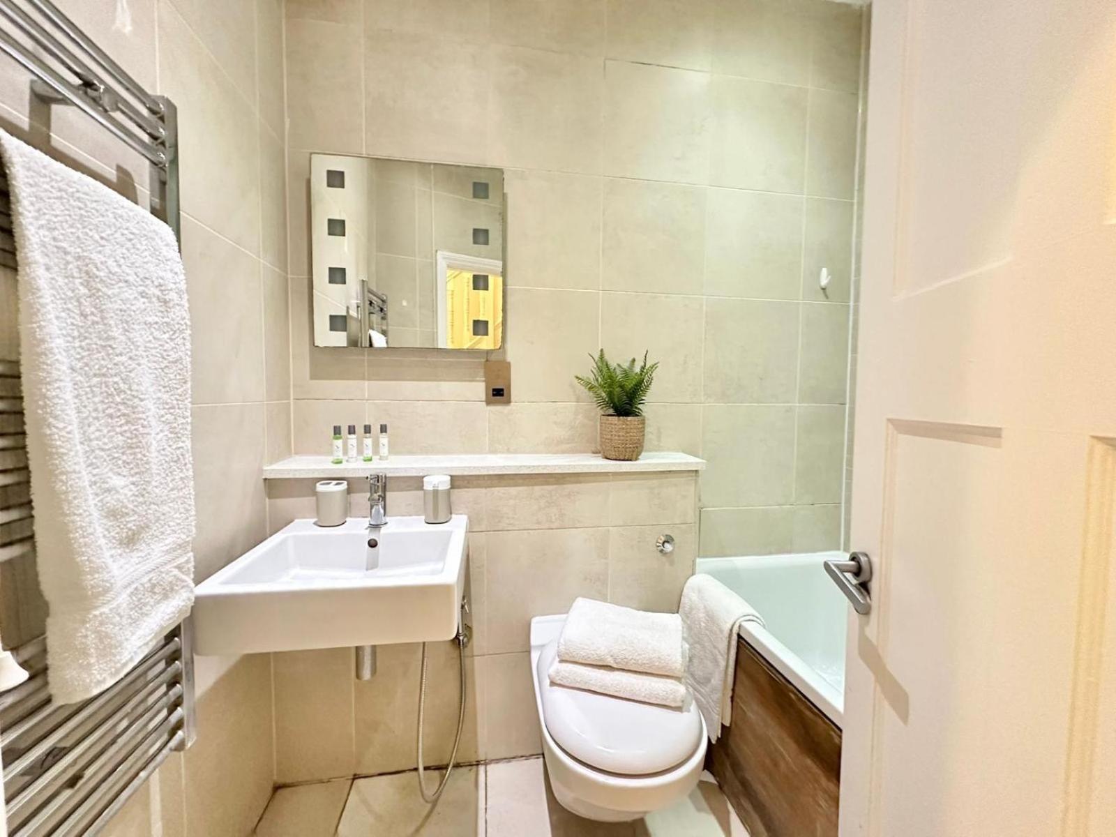 Family Four Bedroom Near Oxford Street Apartment London