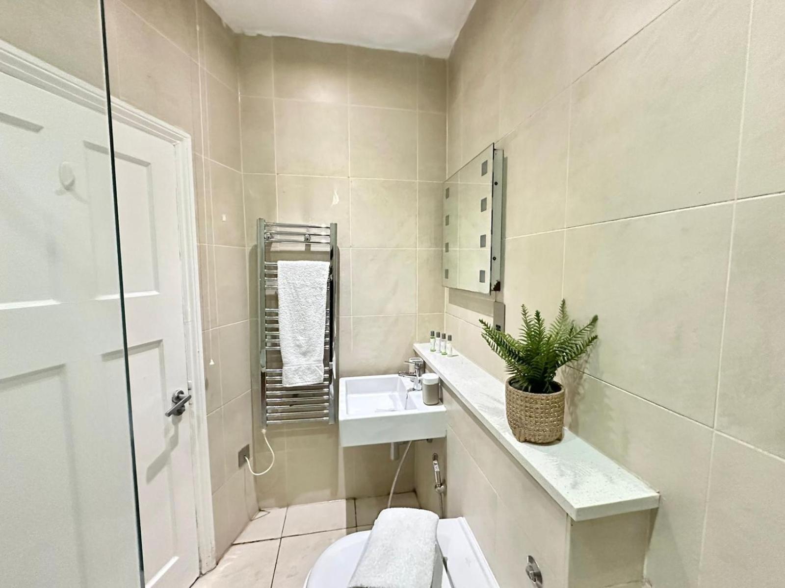 Family Four Bedroom Near Oxford Street Apartment *