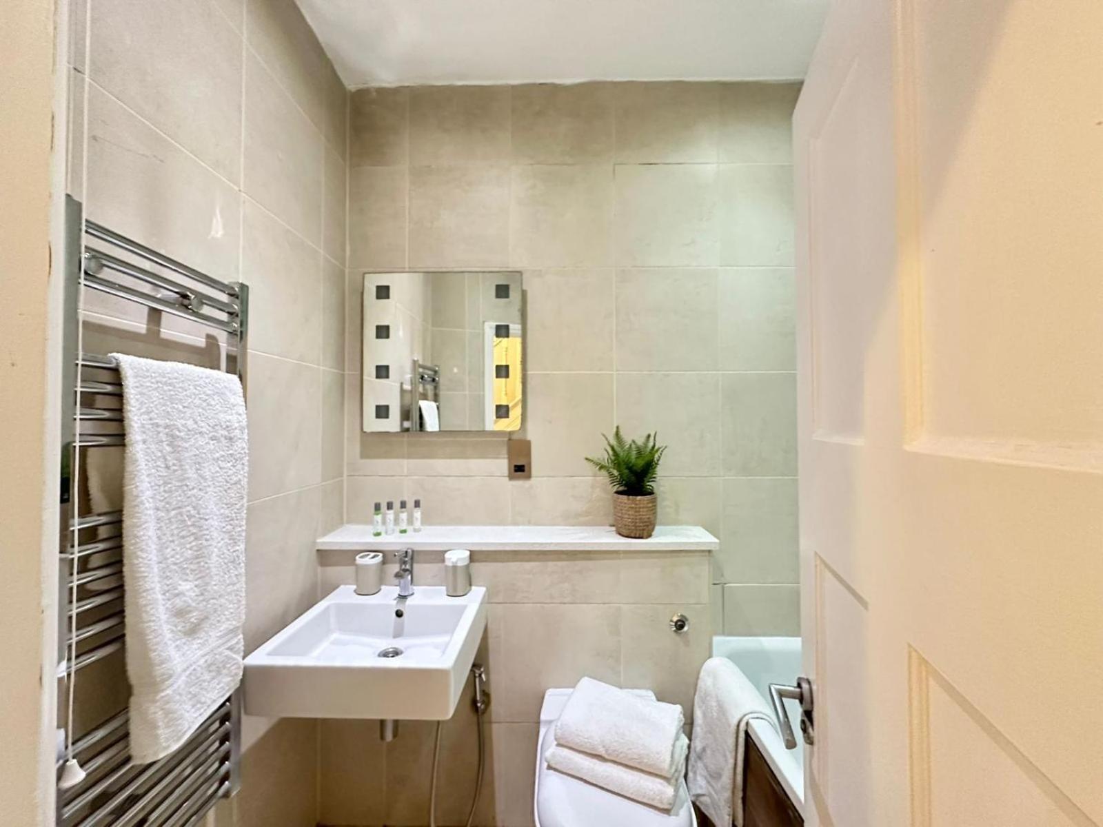 Apartment Family Four Bedroom Near Oxford Street