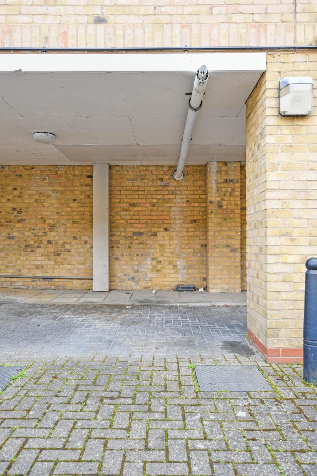 Beautiful Spacious 2 Bed Flat With 2 Parking Near Wembley Stadium Apartment London