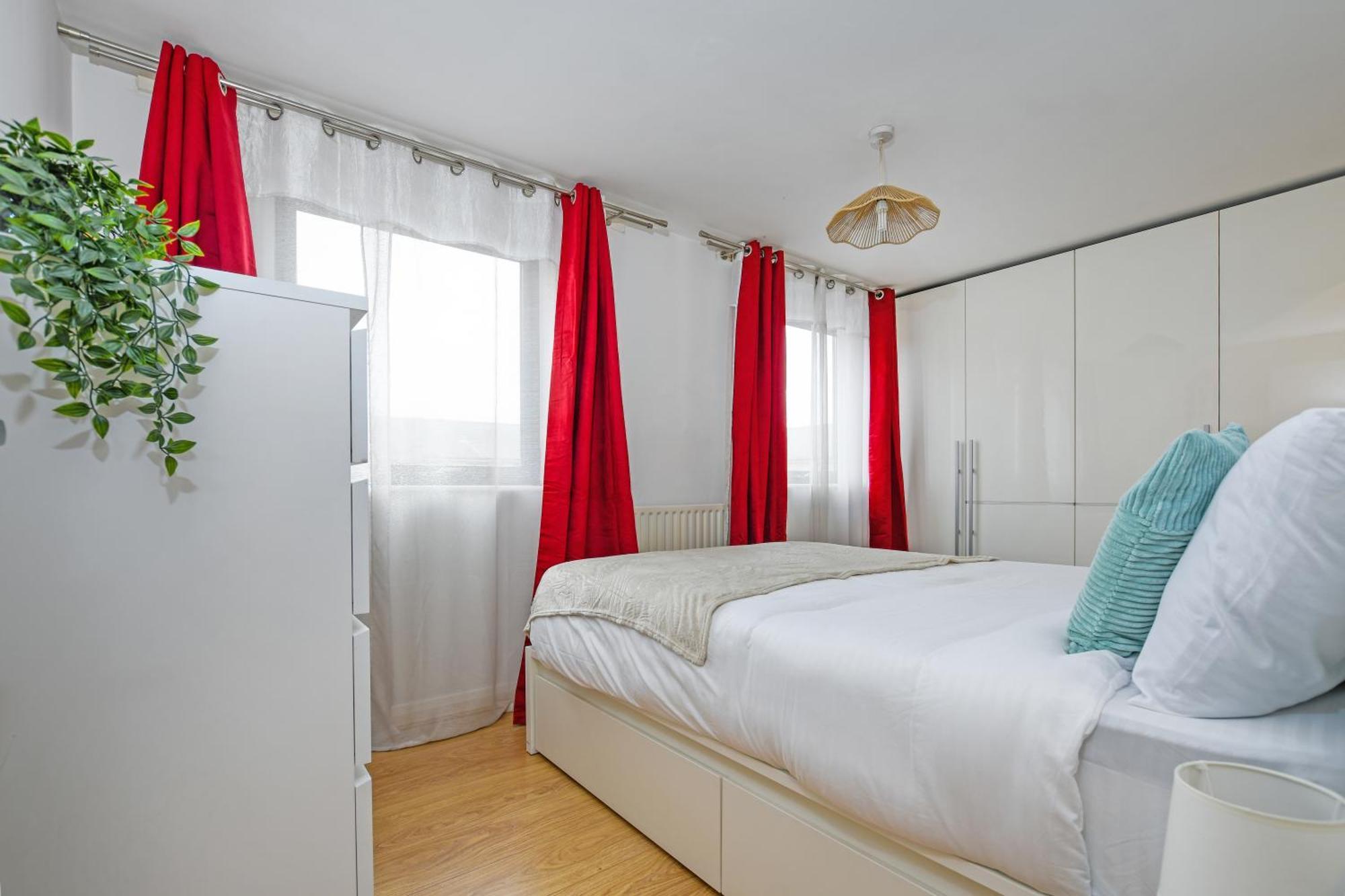 Apartment Beautiful Spacious 2 Bed Flat With 2 Parking Near Wembley Stadium *