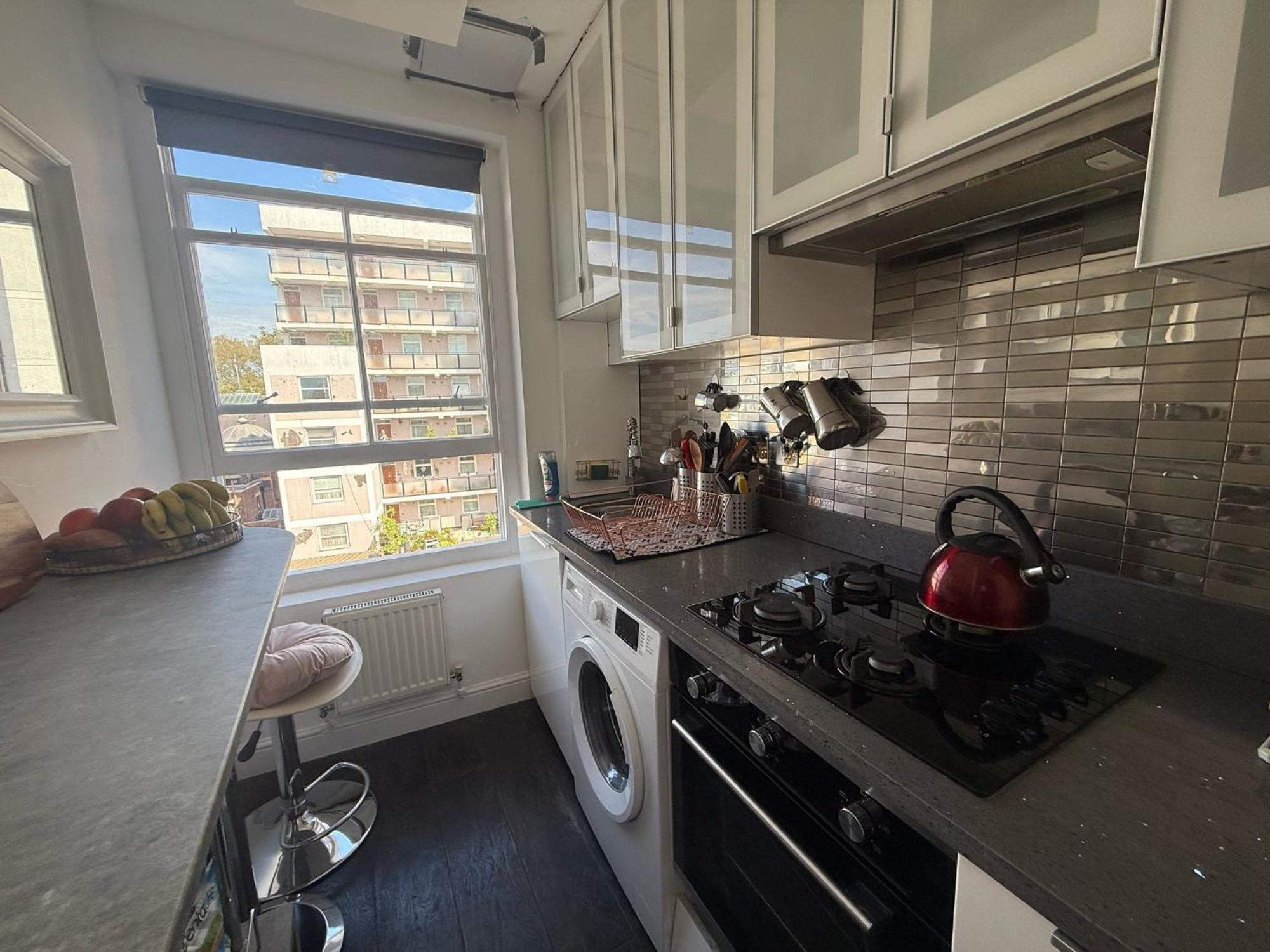 Large One Bedroom Near Kensington Gardens, Notting Hill Apartment London