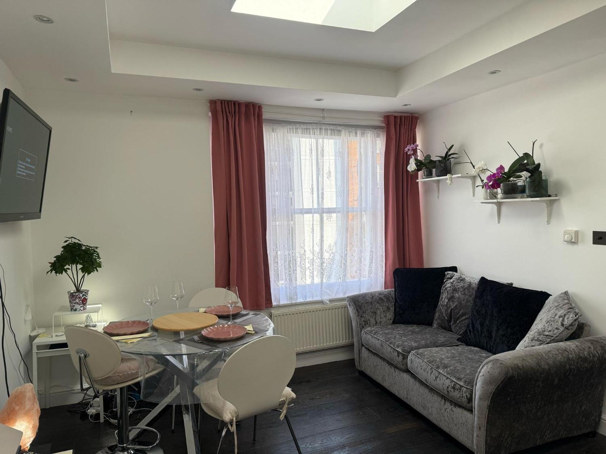 Apartment Large One Bedroom Near Kensington Gardens, Notting Hill *