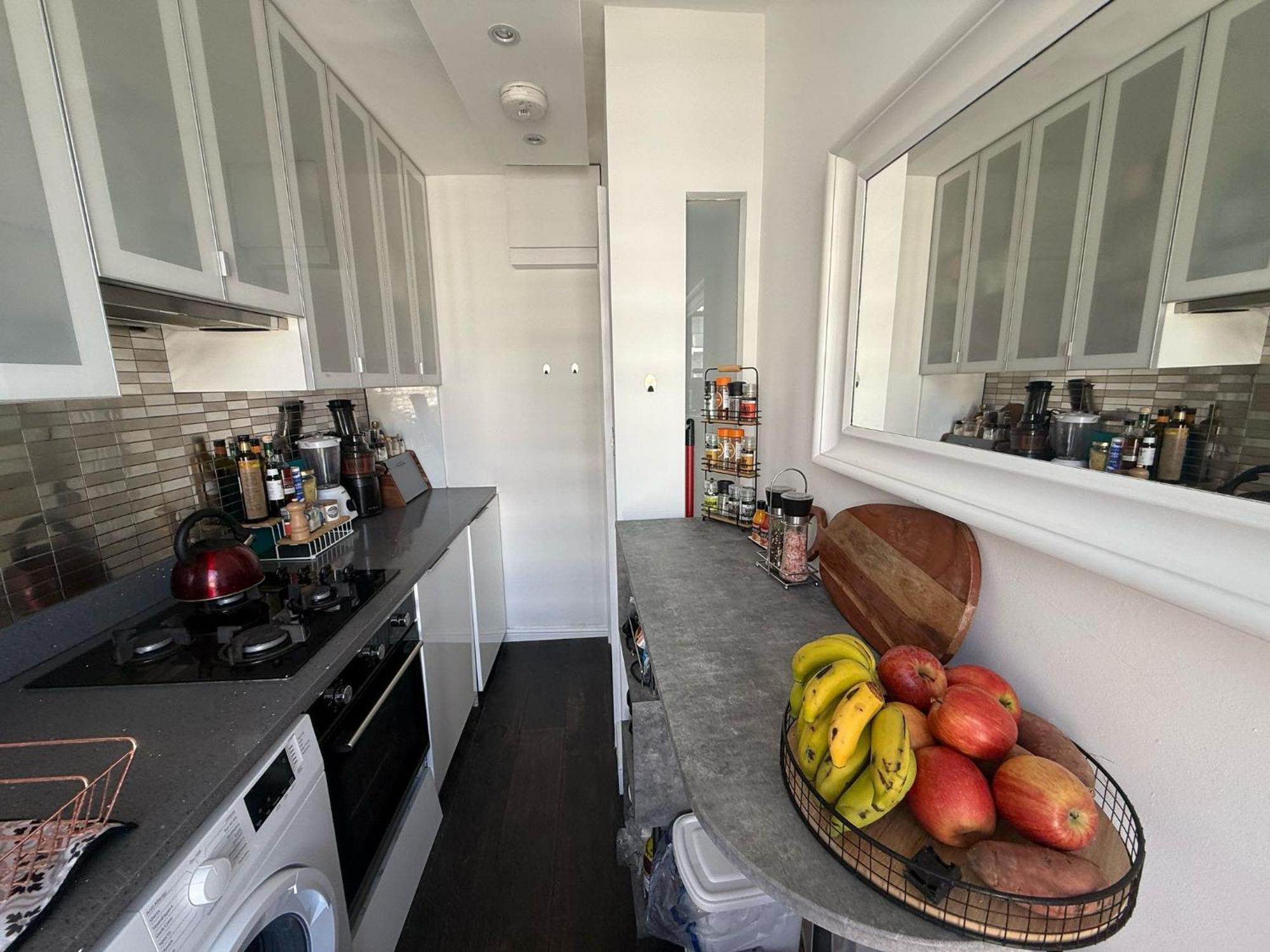 Apartment Large One Bedroom Near Kensington Gardens, Notting Hill