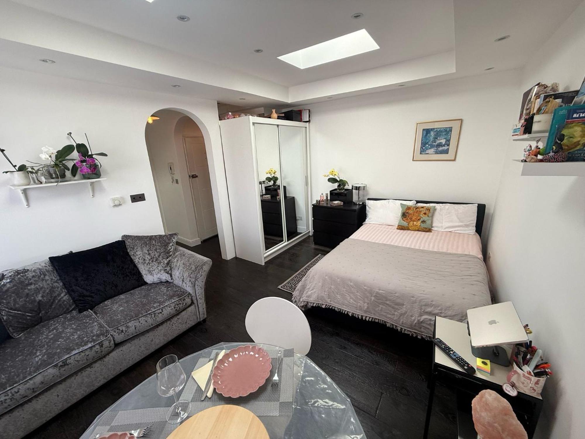 Apartment Large One Bedroom Near Kensington Gardens, Notting Hill London