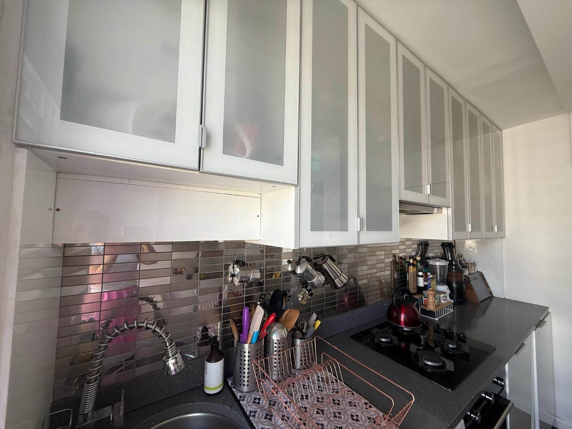 Large One Bedroom Near Kensington Gardens, Notting Hill Apartment *