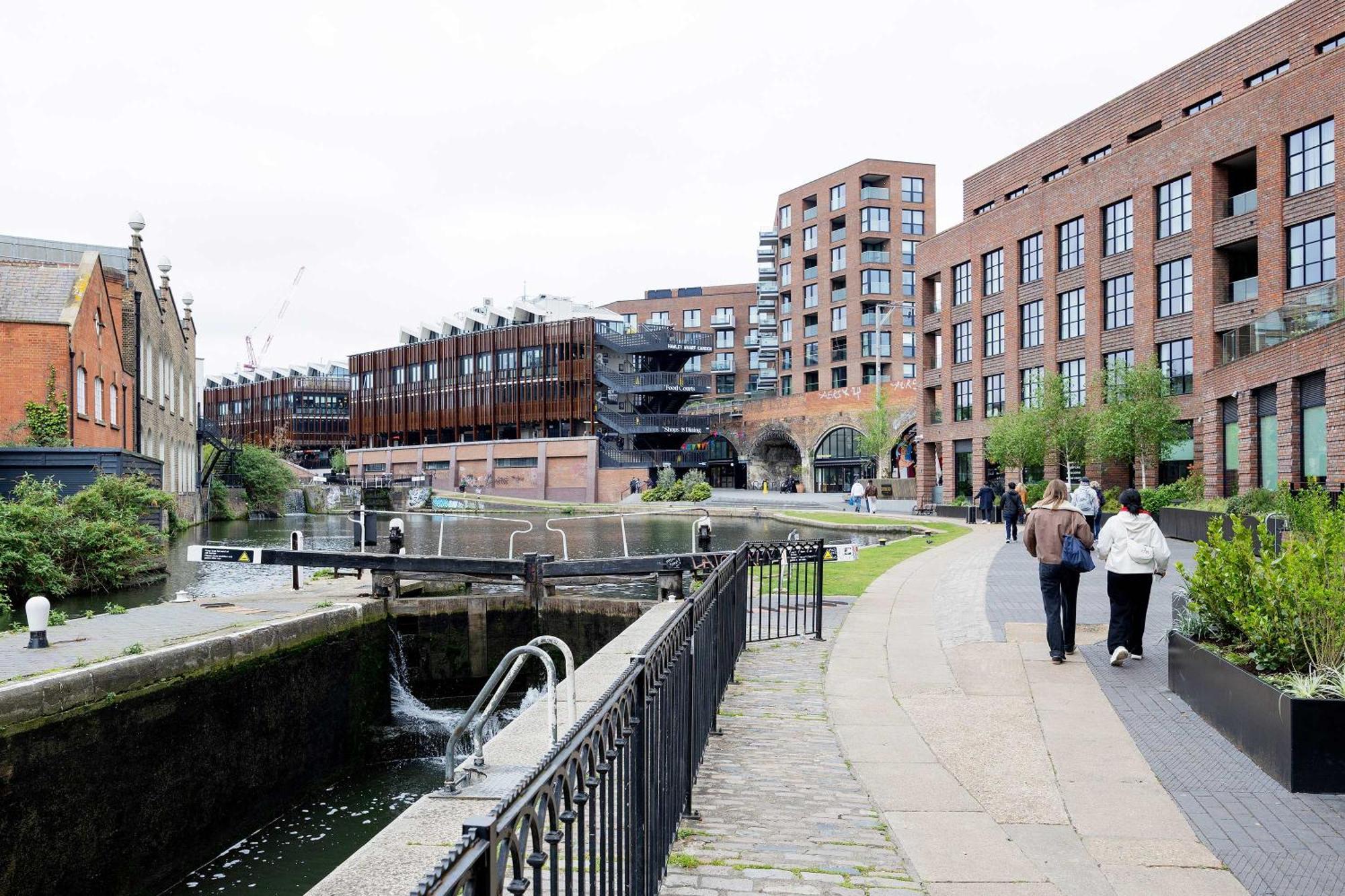 Veeve - The Camden Canal Apartment London