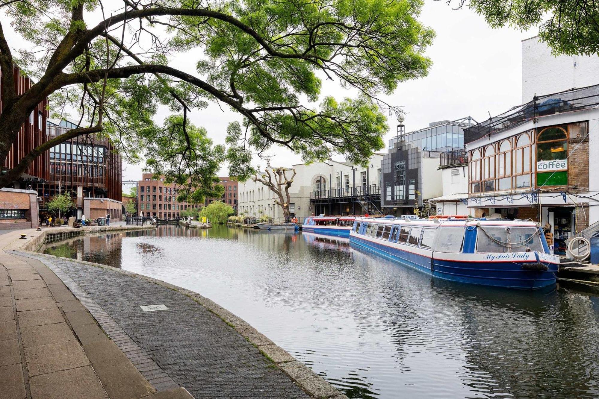 Veeve - The Camden Canal Apartment London
