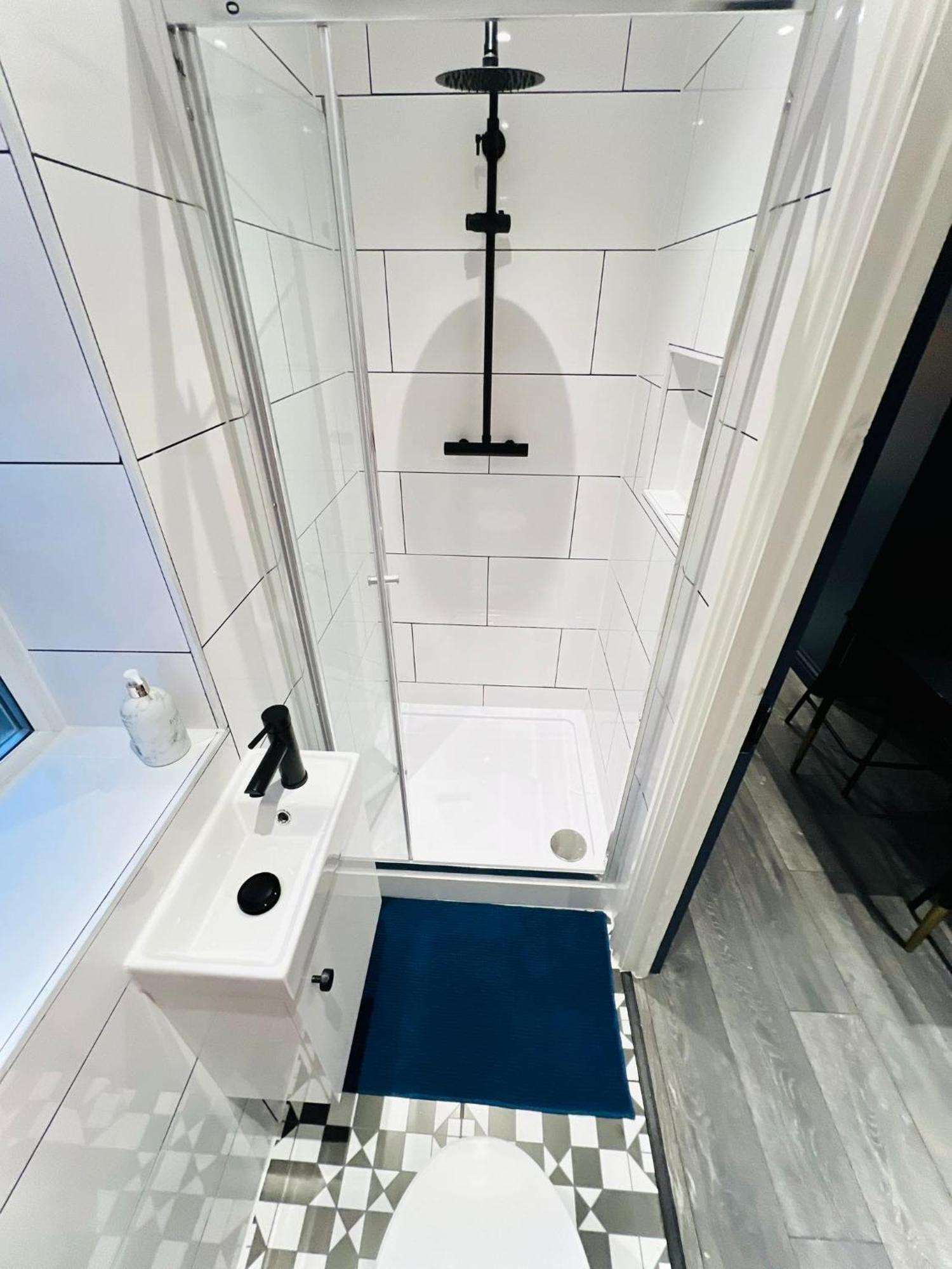 The Blue House Peckham - No 61 - Prime Location Apartment London